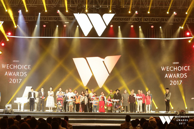 Bé Bôm đánh đàn, Sơn Tùng hát Remember Me - sân khấu xúc động đầu tiên của Gala WeChoice Awards 2017 lấy nước mắt hàng nghìn khán giả Bé Bôm đánh đàn, Sơn Tùng hát Remember Me - sân khấu xúc động đầu tiên của Gala WeChoice Awards 2017 lấy nước mắt hàng nghìn khán giả